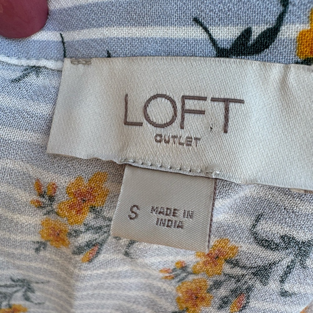 Loft Outlet Sleeveless Blouse Light blue White stripes gold flowers Size small - Picture 4 of 5